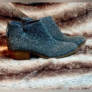 Leopard print Booties